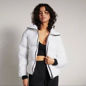 I’m selling this puffer jacket from Dynamite because it fit me too largely